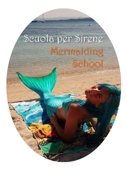 Mermaiding course at the beach with mermaid Francesca