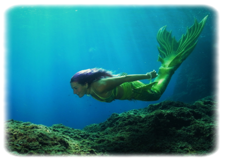 Mermaid Francesca swimming in Capo Figari